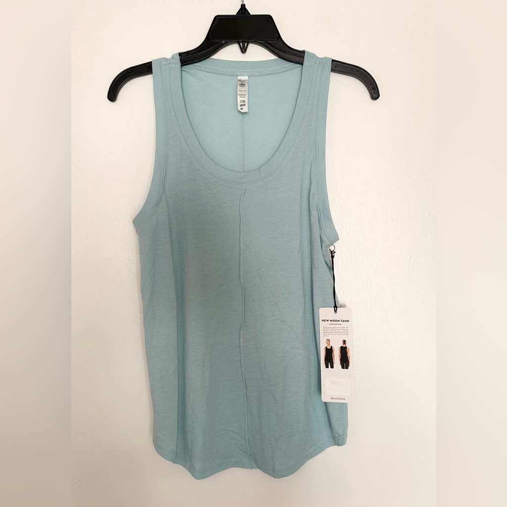 Alo Yoga New Moon Tank In Glass Blue